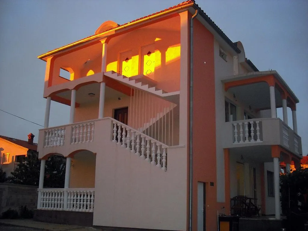 Apartment Fazanska Cesta PUY  풀라